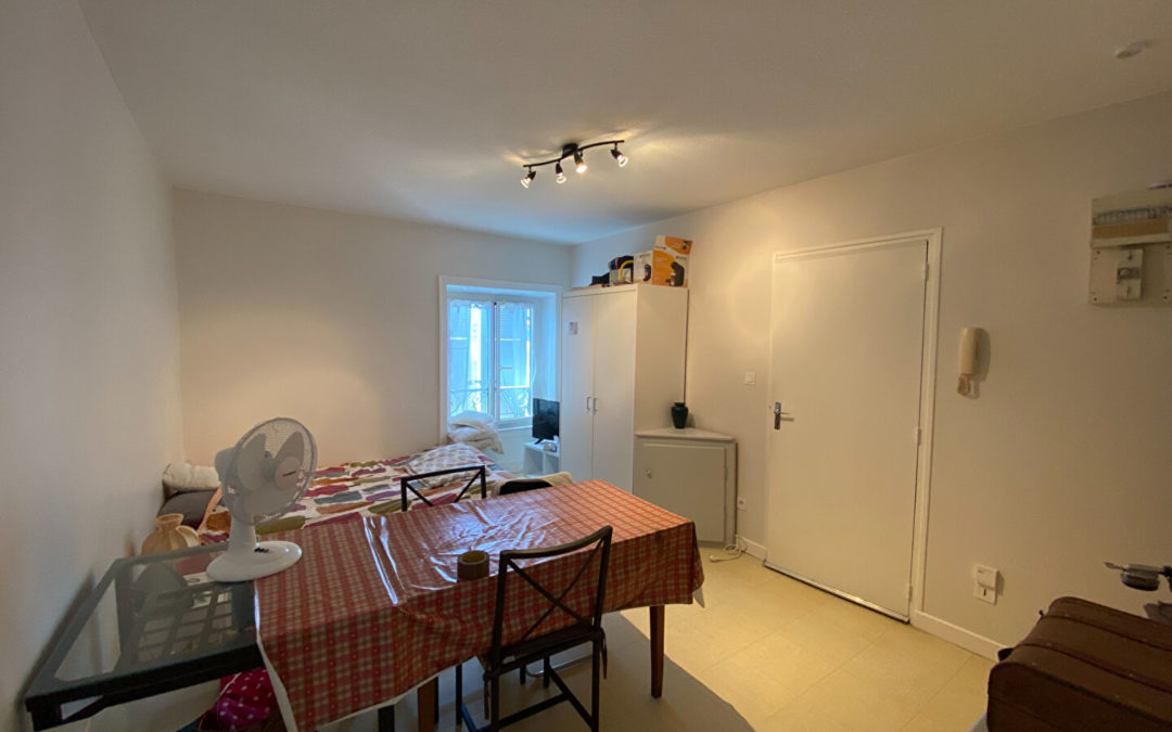 MONTBRISON – Studio meublé – 2ème étage – 23.97 m² habitables