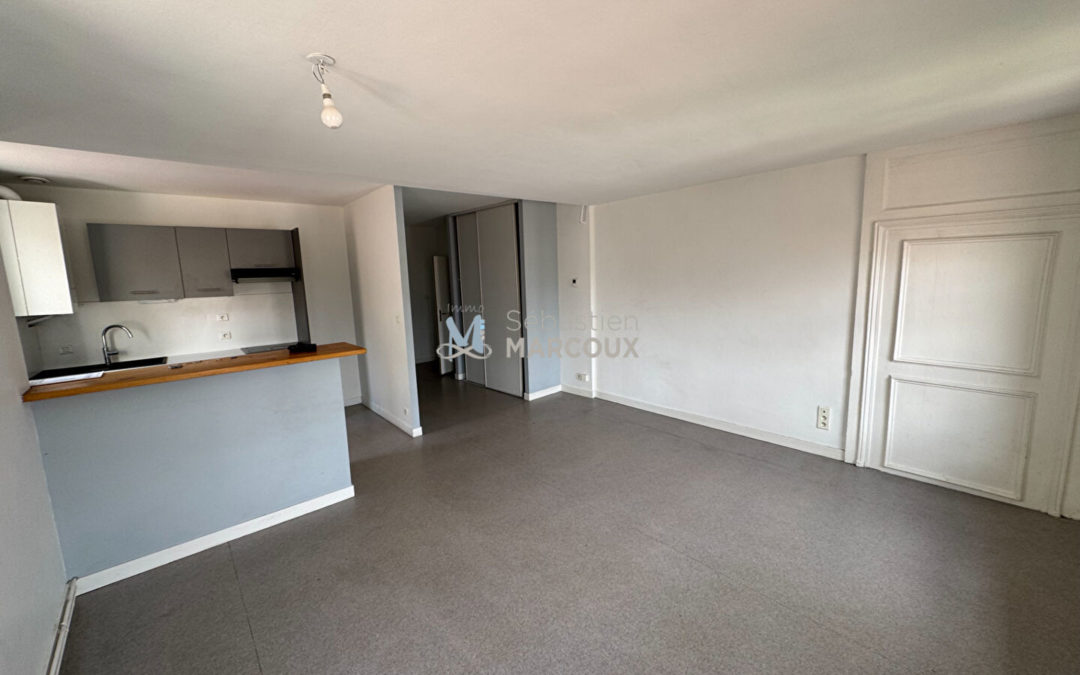 MONTBRISON CENTRE – Appartement T3 – 83 m² habitables – Dernier étage