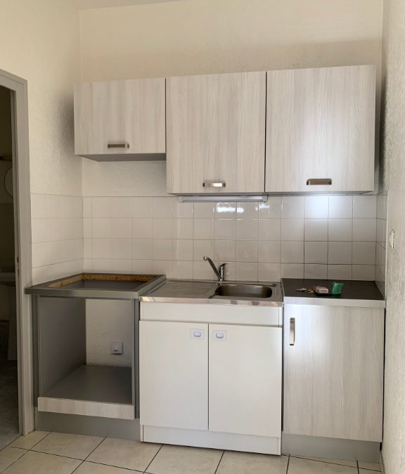 MONTBRISON (place mairie) – APPARTEMENT T2 – 28 m² 1er étage
