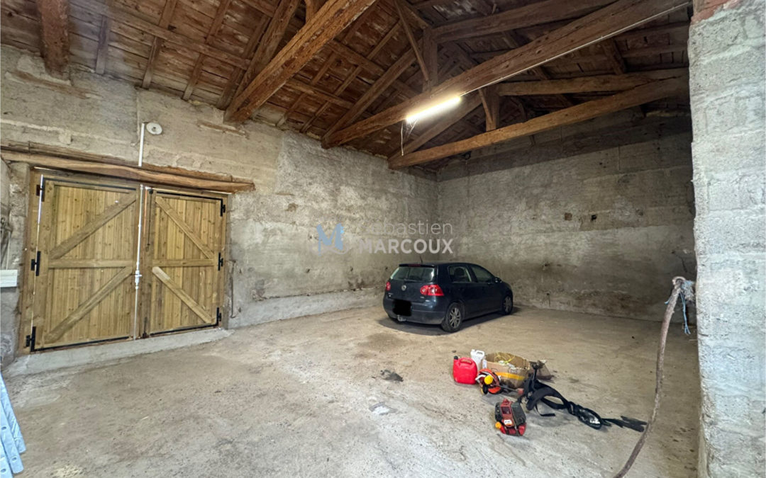 Dépôts / box Montbrison 75 m2