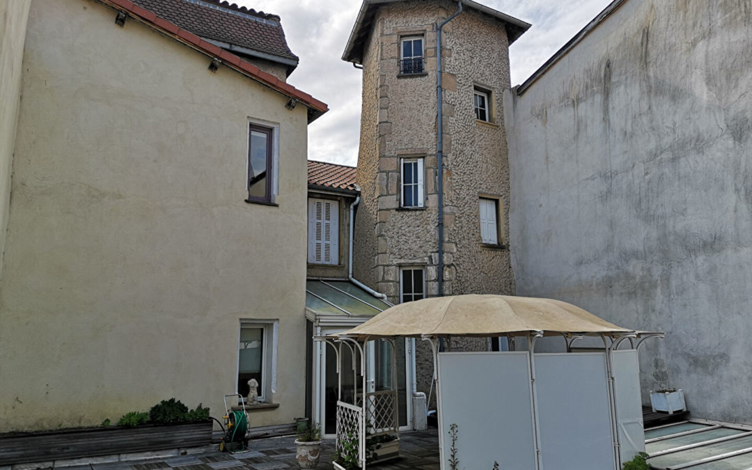 MONTBRISON – Maison 243 m² + Terrasse 100 m² + Local commercial 100 m²