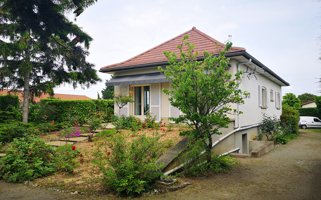 SAVIGNEUX – Maison 104 m² avec terrain de 1 485 m² + 198 m² d’annexes (grenier + sous sol)