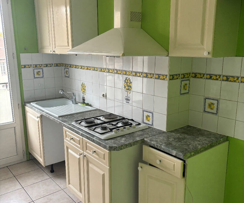 Saint-Etienne Appartement T4 (102.23 m2 hab)  3ème étage ascenseur 1 cave