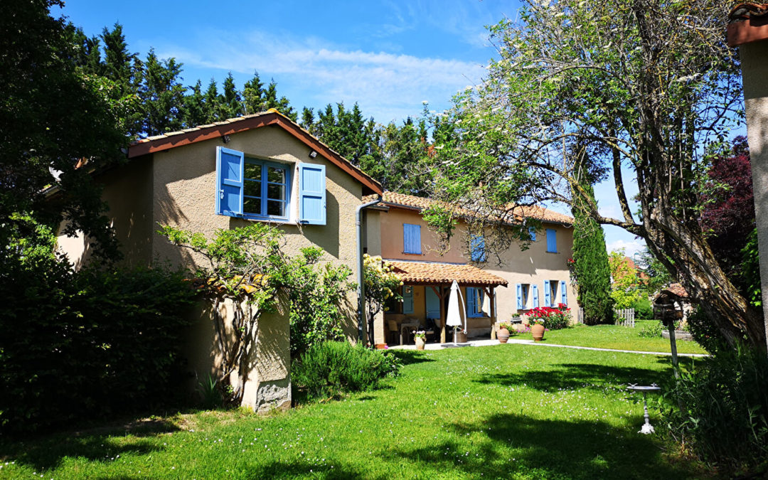 MAISON SAINT ETIENNE LE MOLARD – 230 m² – 8 pièces – 5 chambres – Dépendances
