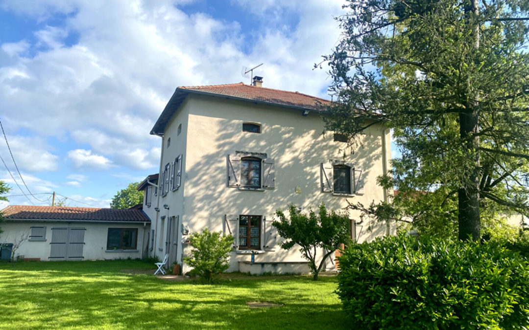 Maison d’habitation et 4 gîtes 711 m² + salle de réception
