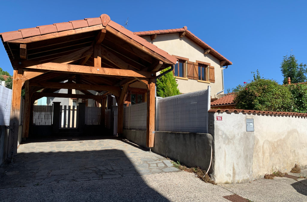 MARCILLY LE CHATEL Maison de ville F4 Cour Jardinet