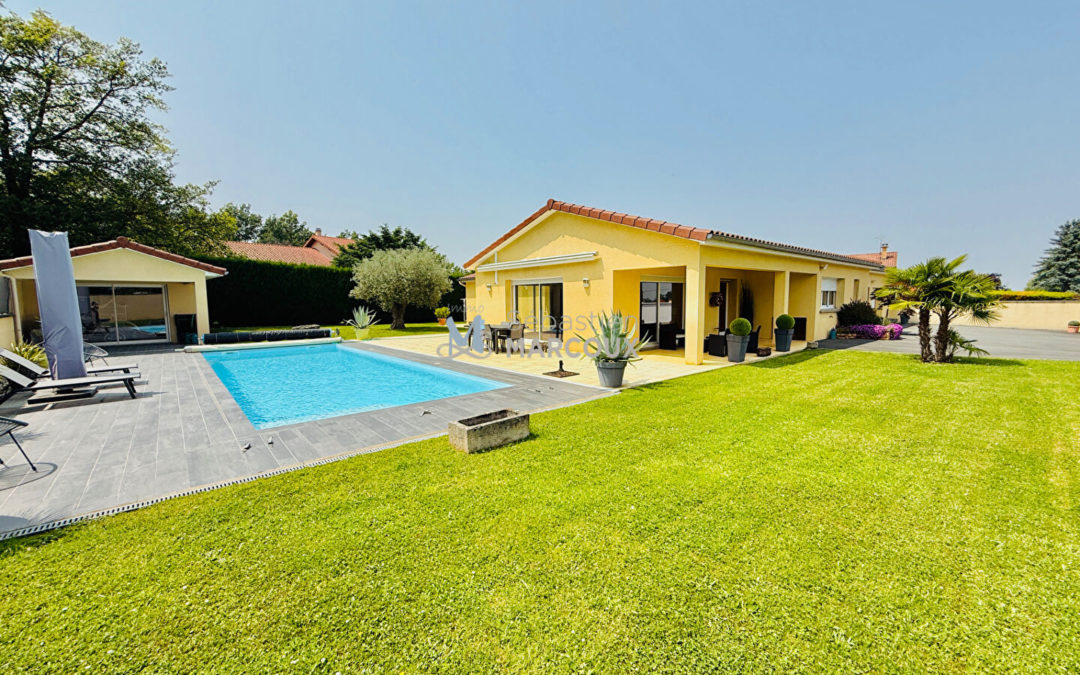 Saint Marcellin en Forez Charmante villa de plein pieds avec piscine et pool house